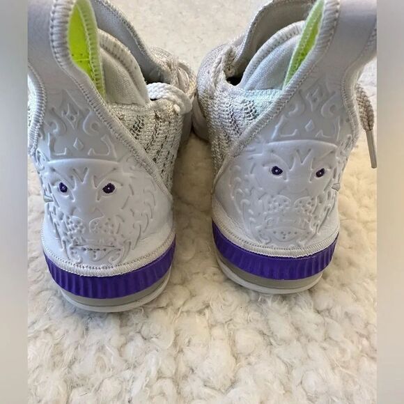 Nike Lebron  16 buzz light year - Picture 3 of 7